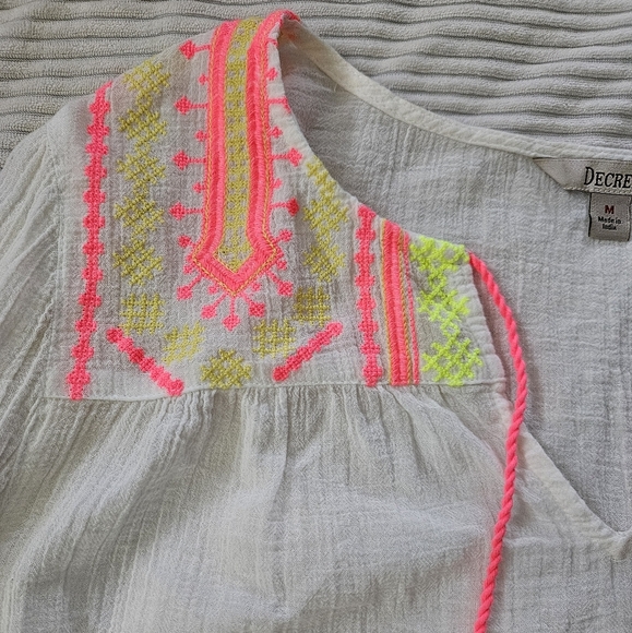 Decree Women's White and Pink Embroidered Top. Size M - Picture 3 of 8